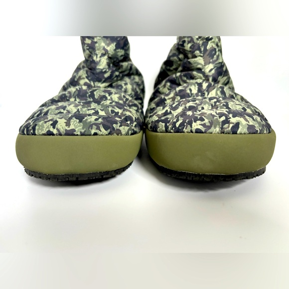 The North Face 4 Youth Thermoball Traction Booties Slippers in Camo Green - Picture 3 of 11